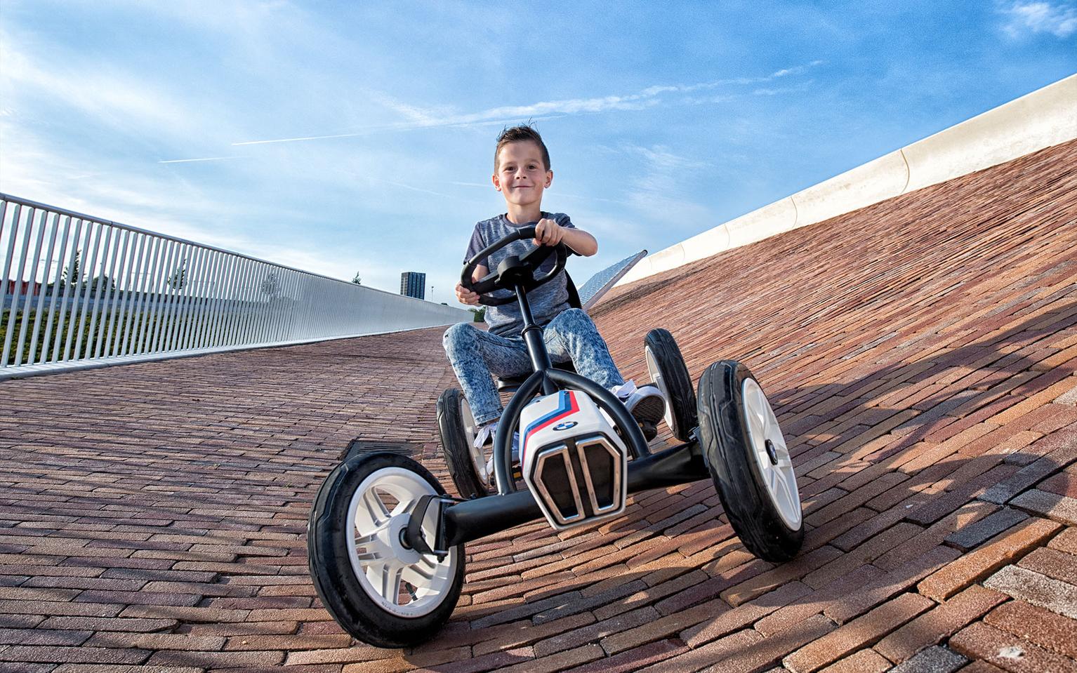 BERG Pedal Kart con marco XL B. Rapid Blue  Vehículo infantil,  coche de pedales con asiento ajustable, con rueda libre, juguetes para  niños para mayores de 5 años : Juguetes